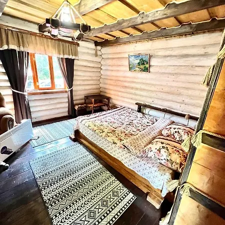 U Tsimborky Synevyrs'ka Polyana